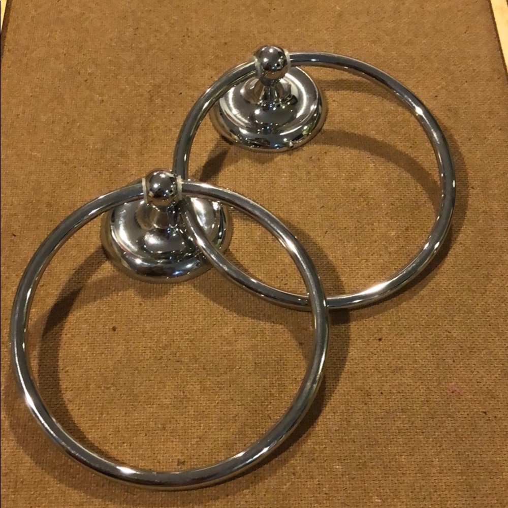 2 Towel Rings